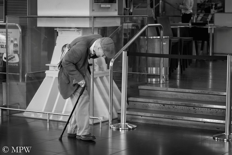 Auckland City street photo, Queent St, black and white